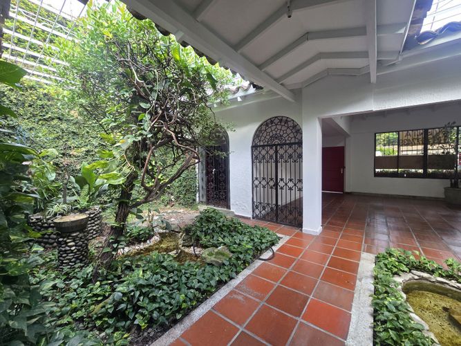 Casa de 3 alcobas en venta en La Flora, Cali, 280 m² · foto 8 de 24
