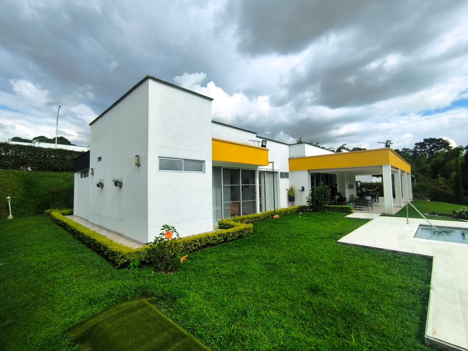 Casa en venta en Tribunas Corcega, Pereira · foto 2 de 13