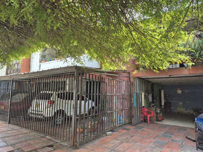 Casa de 8 alcobas en venta en La Flora, Cali, 400 m² · foto 2 de 15