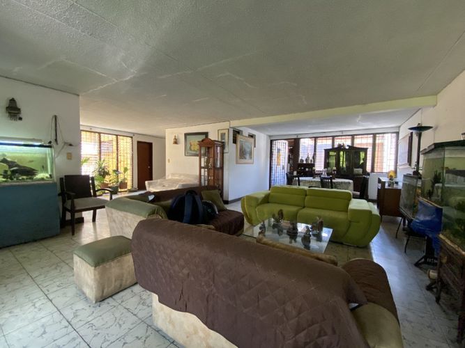 Casa de 8 alcobas en venta en La Flora, Cali, 400 m² · foto 14 de 15
