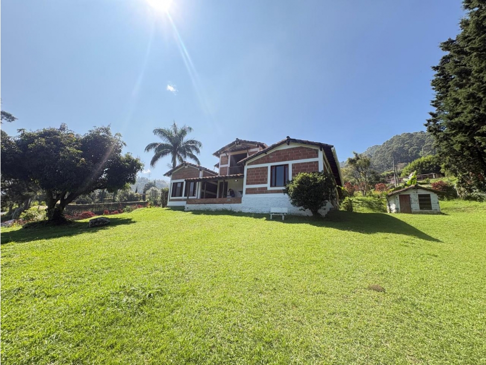Casa Campestre en Arriendo en La mina, Envigado en Camino Verde