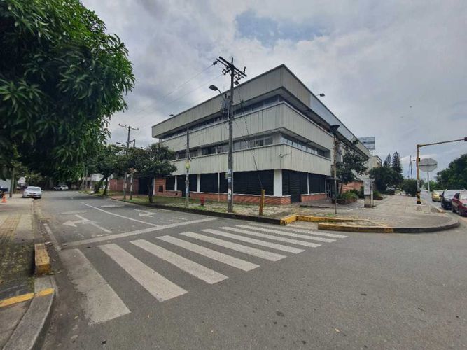 Edificio en venta en La Flora, Cali, 3560 m² · foto 2 de 15