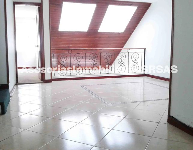 Casa de 5 alcobas en venta en Gilmar, Bogotá, 320 m² · foto 18 de 19