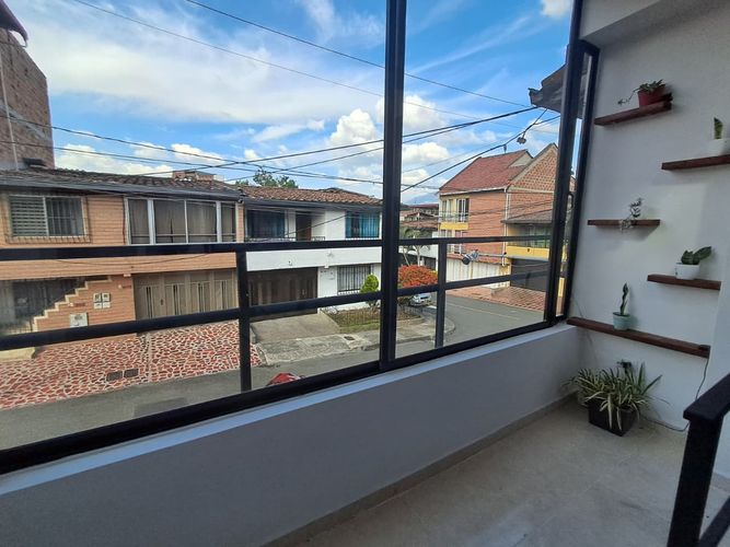 Apartamento de 3 alcobas en arriendo en La Gloria, Medellín, 75 m² · foto 3 de 20