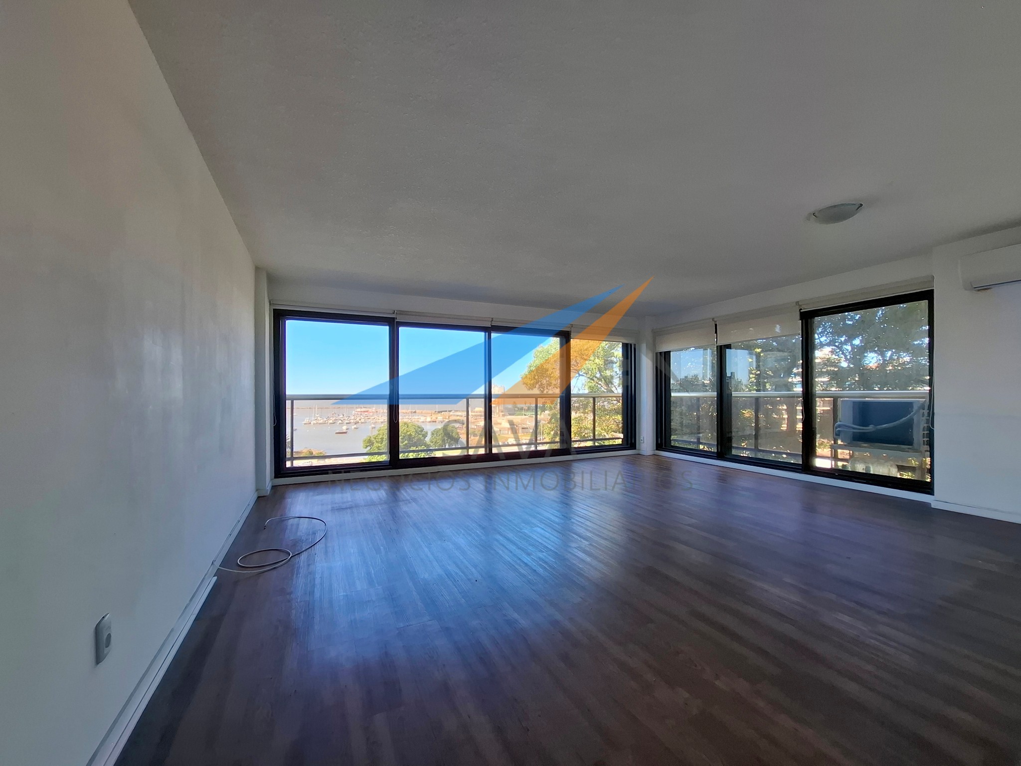 Alquiler Apartamento 4 Dormitorios en Puerto Buceo! Cochera - Gran Terraza
