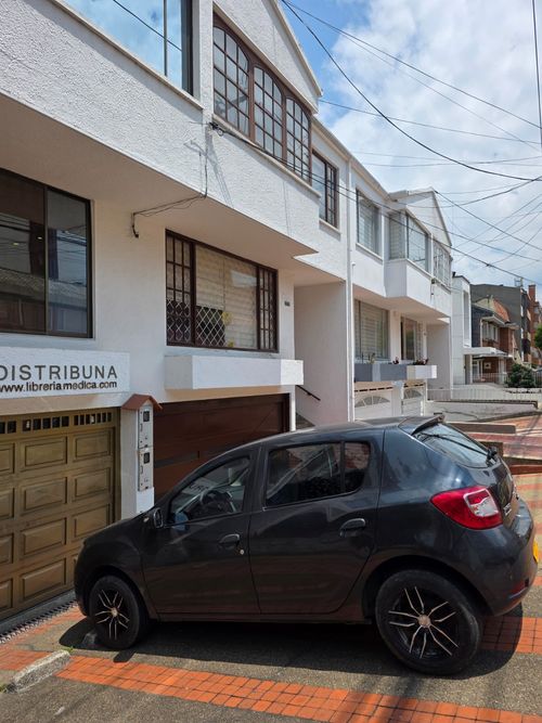 Casa de 6 alcobas en venta en Multicentro, Bogotá, 280 m² · foto 2 de 20