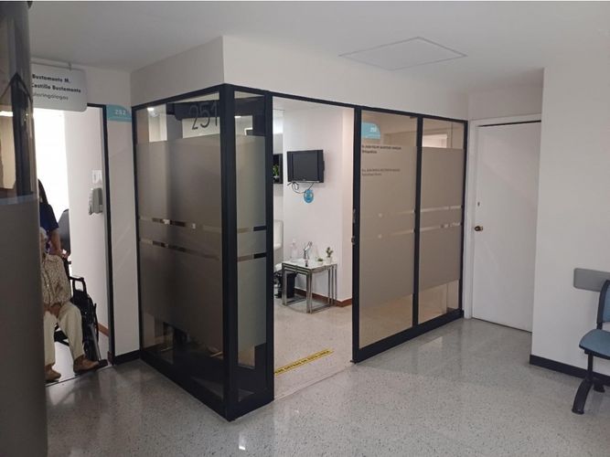 Consultorio en venta en Patio Bonito, Medellín, 29 m² · foto 2 de 10