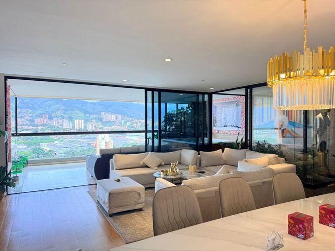 Apartamento de 4 alcobas en venta en El Poblado, Medellín, 230 m² · foto 1 de 18