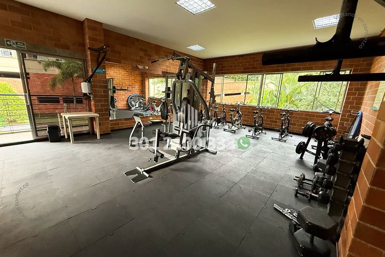 Apartamento de 3 alcobas en venta en Loma De Los Bernal, Medellín, 90 m² · foto 20 de 22