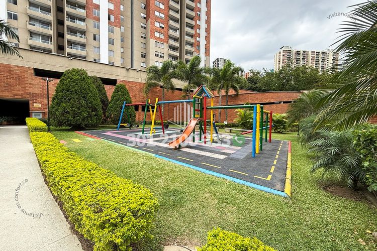 Apartamento de 3 alcobas en venta en Loma De Los Bernal, Medellín, 90 m² · foto 22 de 22