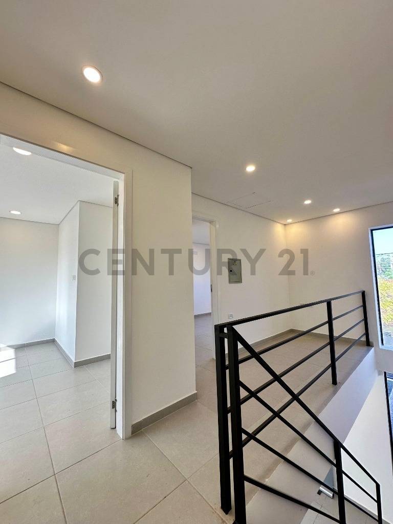DUPLEX A ESTRENAR EN 1ER BARRIO DE LUQUE A METROS DE LA RUTA LUQUE-LIMPIO — foto 2