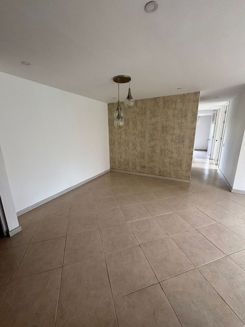 Apartamento de 3 alcobas en arriendo en Loma Del Esmeraldal, Envigado, 88 m² · foto 3 de 15
