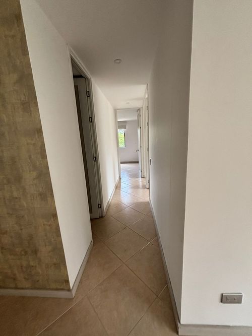 Apartamento de 3 alcobas en arriendo en Loma Del Esmeraldal, Envigado, 88 m² · foto 4 de 15