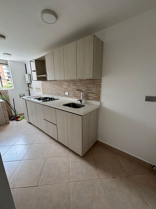 Apartamento de 3 alcobas en arriendo en Loma Del Esmeraldal, Envigado, 88 m² · foto 9 de 15