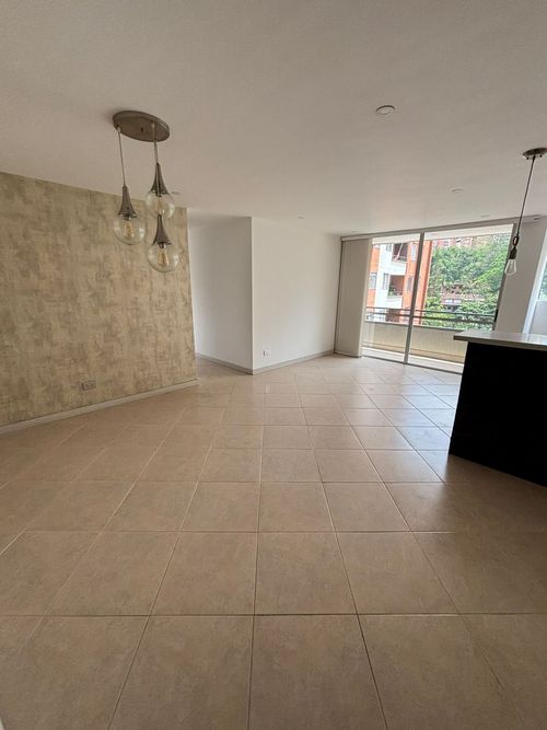 Apartamento de 3 alcobas en arriendo en Loma Del Esmeraldal, Envigado, 88 m² · foto 10 de 15