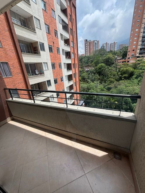 Apartamento de 3 alcobas en arriendo en Loma Del Esmeraldal, Envigado, 88 m² · foto 14 de 15