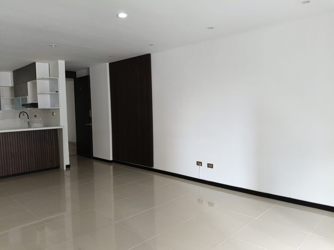 Apartamento en arriendo en Castropol, Medellín · foto 2 de 21