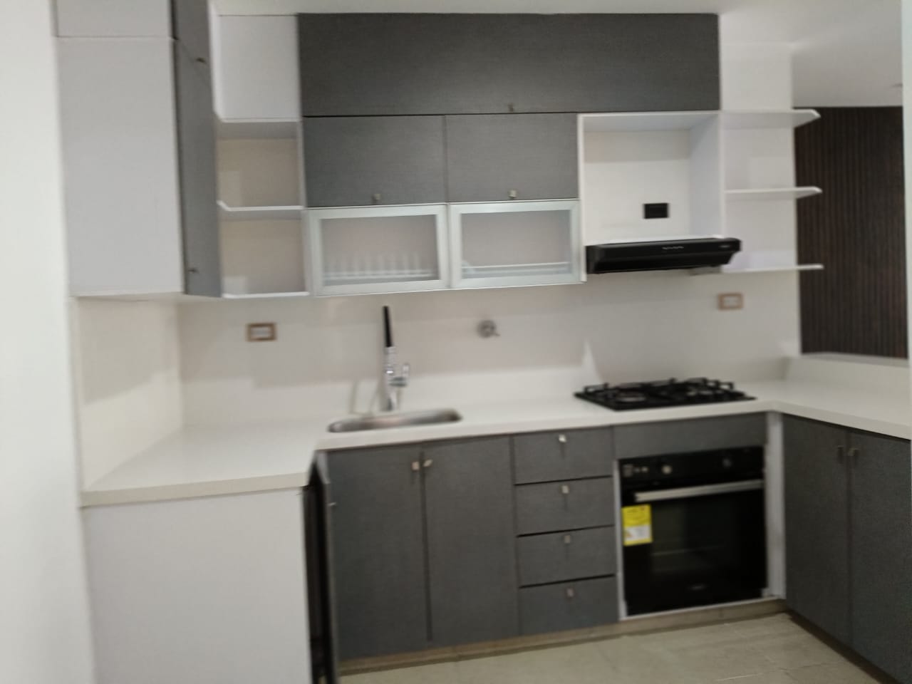Apartamento en arriendo en Castropol, Medellín · foto 3 de 21