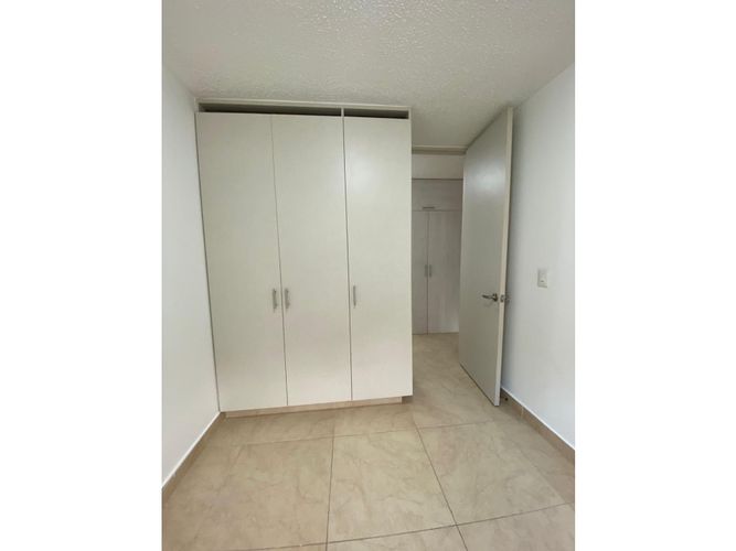 Apartamento de 3 alcobas en venta en Mejia Robledo, Pereira, 74 m² · foto 6 de 8