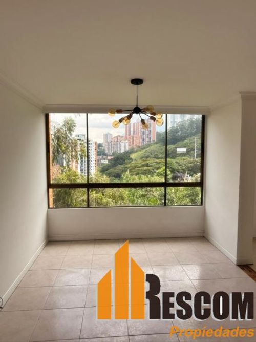Apartamento de 2 alcobas en arriendo en Castropol, Medellín, 80 m² · foto 2 de 10