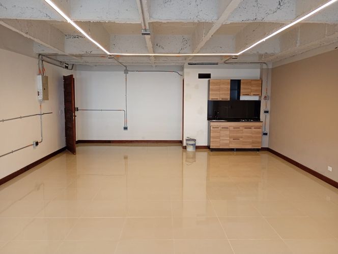 Oficina en arriendo en Perpetuo Socorro, Medellín, 64 m² · foto 2 de 13
