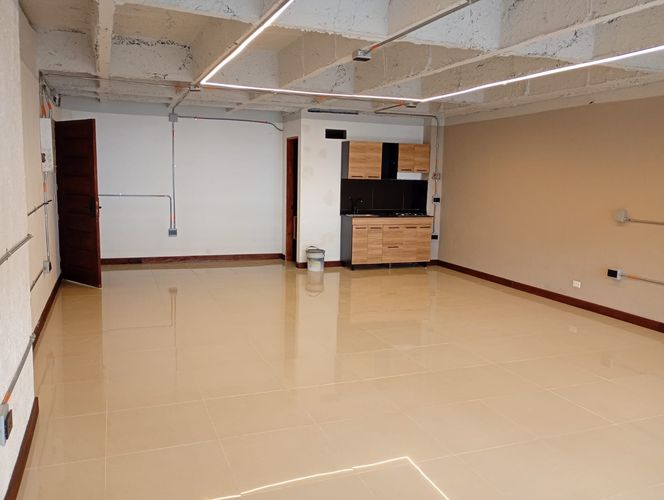 Oficina en arriendo en Perpetuo Socorro, Medellín, 64 m² · foto 3 de 13