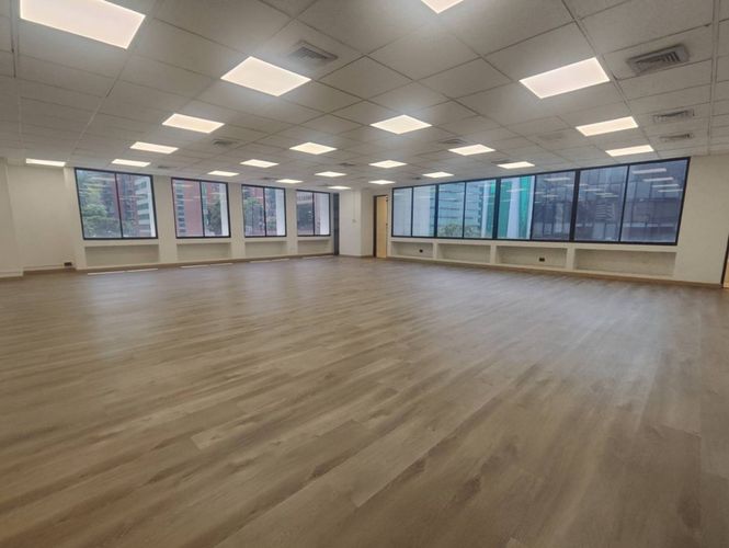 Oficina en arriendo en Milla De Oro, Medellín, 135 m² · foto 2 de 10