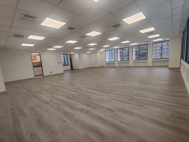 Oficina en arriendo en Milla De Oro, Medellín, 135 m² · foto 5 de 10