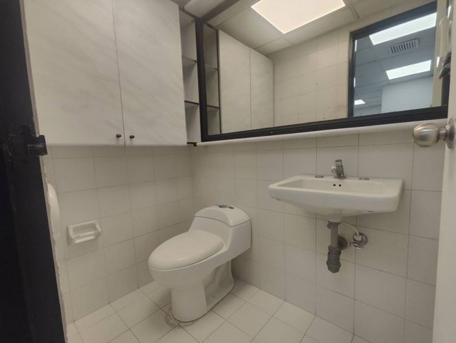 Oficina en arriendo en Milla De Oro, Medellín, 135 m² · foto 6 de 10