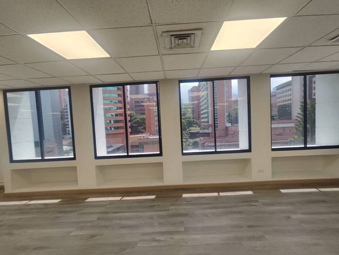 Oficina en arriendo en Milla De Oro, Medellín, 135 m² · foto 8 de 10