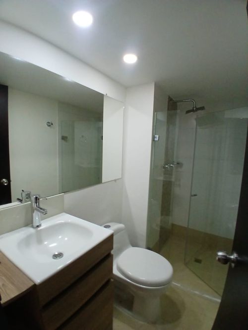Apartamento de 3 alcobas en arriendo en El Poblado, Medellín, 88 m² · foto 8 de 17