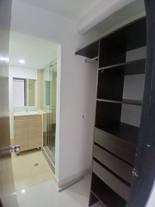 Apartamento de 3 alcobas en arriendo en El Poblado, Medellín, 88 m² · foto 11 de 17