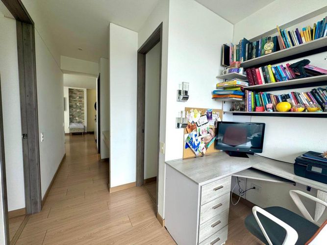 Apartamento de 3 alcobas en venta en El Rosario, Bogotá, 94 m² · foto 2 de 21