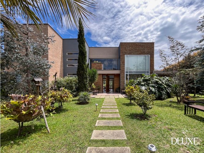 Casa de 5 alcobas en venta en Las Palmas, Medellín, 607 m² · foto 2 de 24