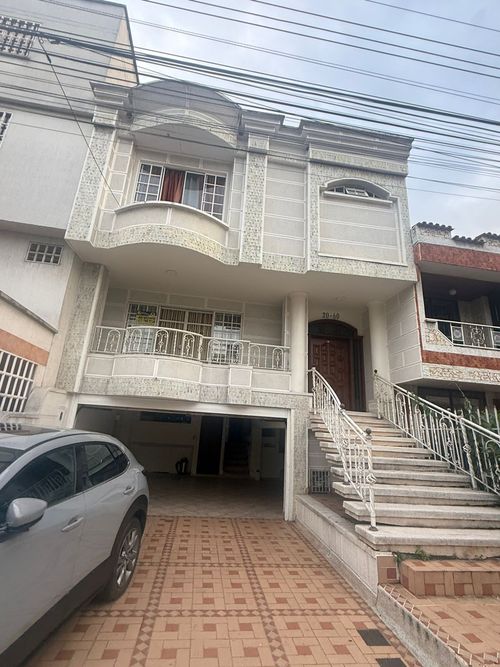 Casa de 4 alcobas en venta en Provenza, Bucaramanga, 300 m² · foto 2 de 24