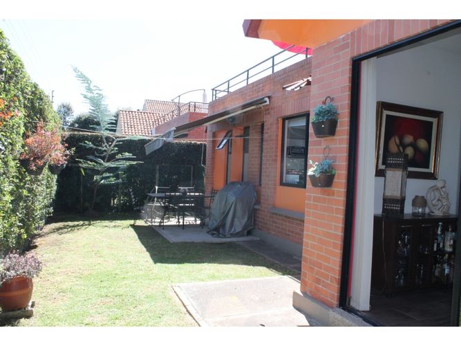 Casa de 3 alcobas en venta en Canelon Centro, Chía, 219 m² · foto 2 de 24
