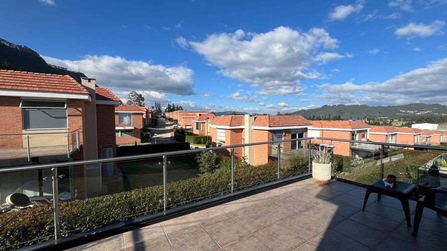 Casa de 3 alcobas en venta en Centro, Cajicá, 188 m² · foto 8 de 11