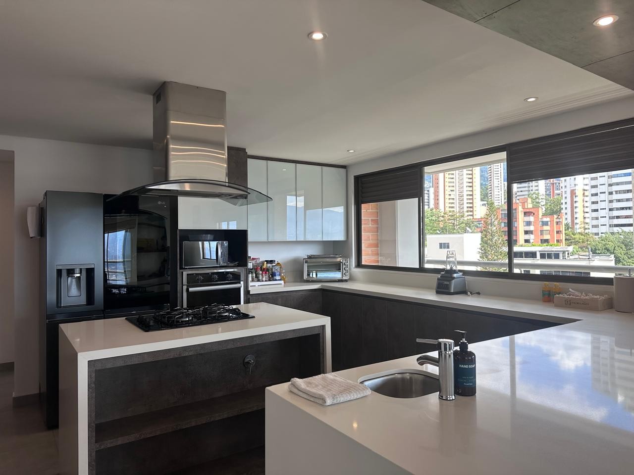 Apartamento en arriendo en El Poblado, Medellín · foto 9 de 20