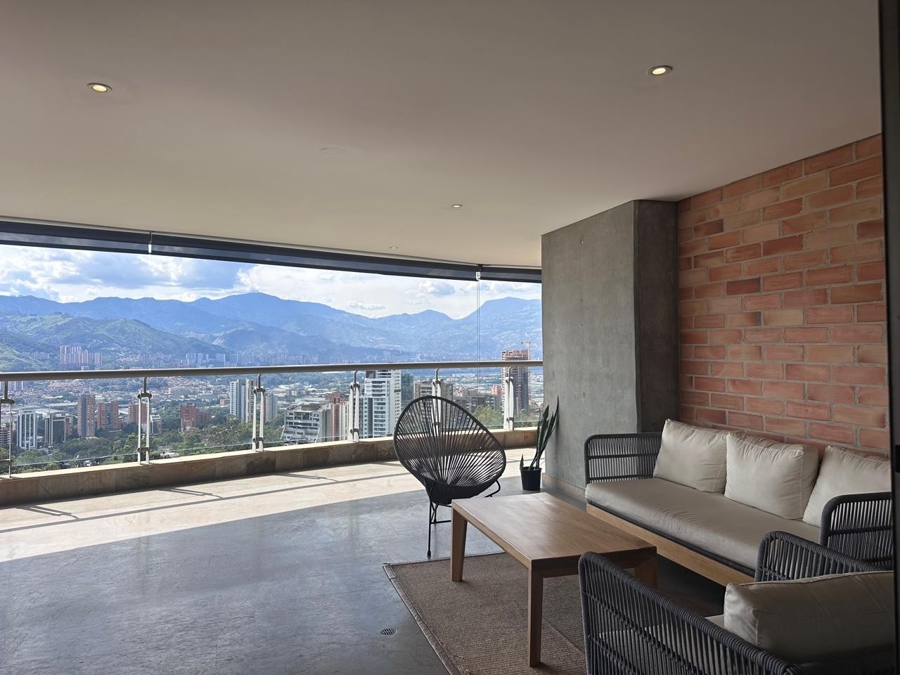 Apartamento en arriendo en El Poblado, Medellín · foto 3 de 20