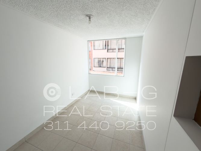 Apartamento de 3 alcobas en venta en Quinta Paredes, Bogotá, 70 m² · foto 11 de 24