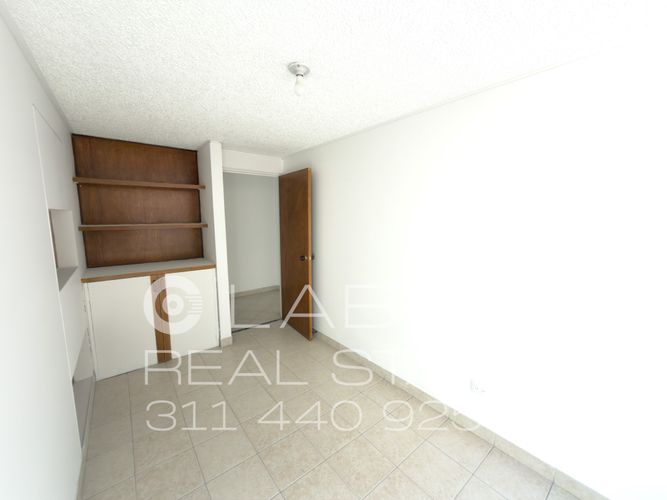 Apartamento de 3 alcobas en venta en Quinta Paredes, Bogotá, 70 m² · foto 13 de 24