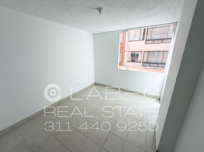 Apartamento de 3 alcobas en venta en Quinta Paredes, Bogotá, 70 m² · foto 14 de 24