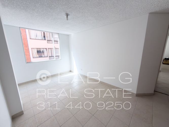 Apartamento de 3 alcobas en venta en Quinta Paredes, Bogotá, 70 m² · foto 21 de 24
