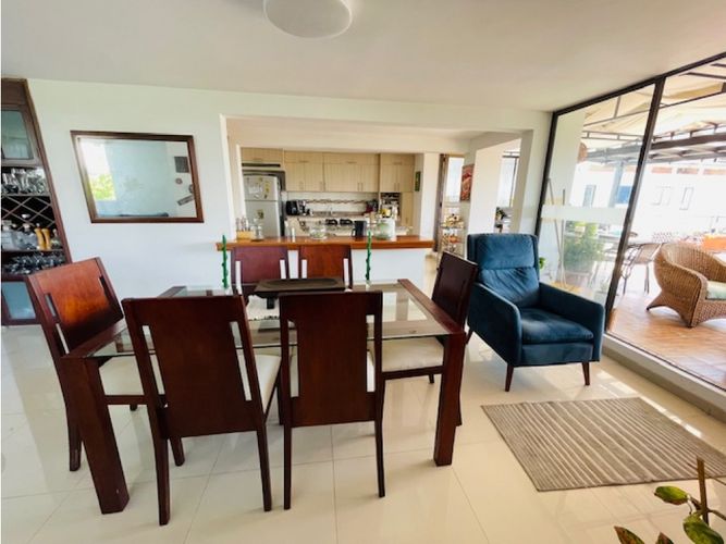 Apartamento de 3 alcobas en venta en El Refugio, Cali, 98 m² · foto 2 de 18