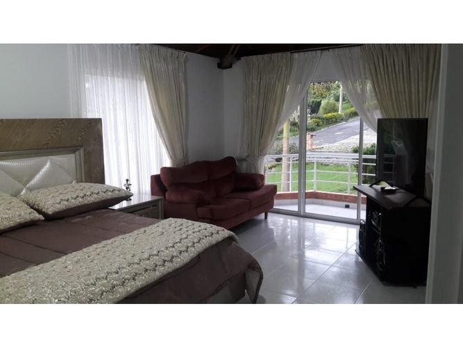 Casa de 4 alcobas en venta en Sector Parque Valencia, Armenia, 260 m² · foto 5 de 7