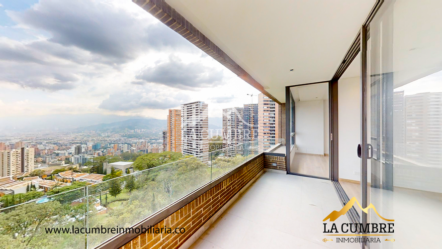 Apartamento de 3 alcobas en venta en Altos Del Poblado, Medellín, 140 m² · foto 3 de 12