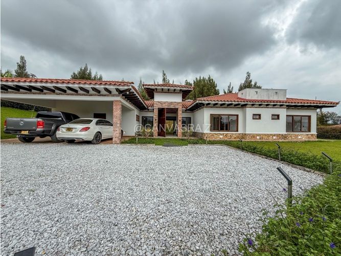 Casa de 4 alcobas en venta en Quirama, El Carmen de Viboral, 360 m² · foto 2 de 24