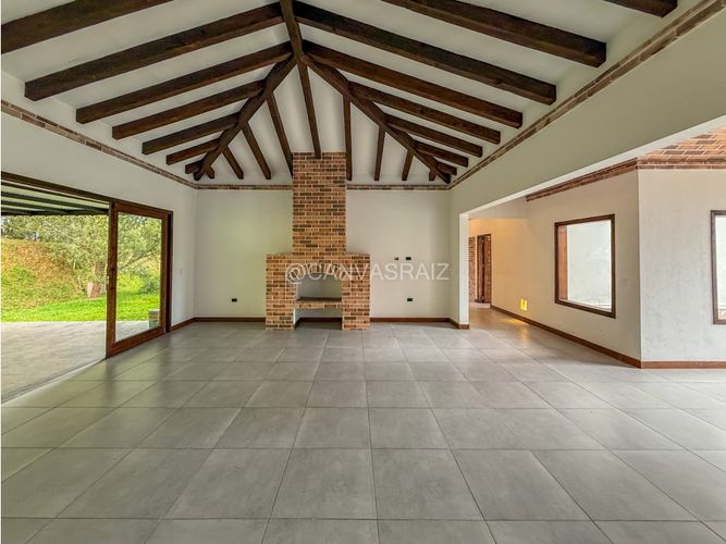 Casa de 4 alcobas en venta en Quirama, El Carmen de Viboral, 360 m² · foto 4 de 24