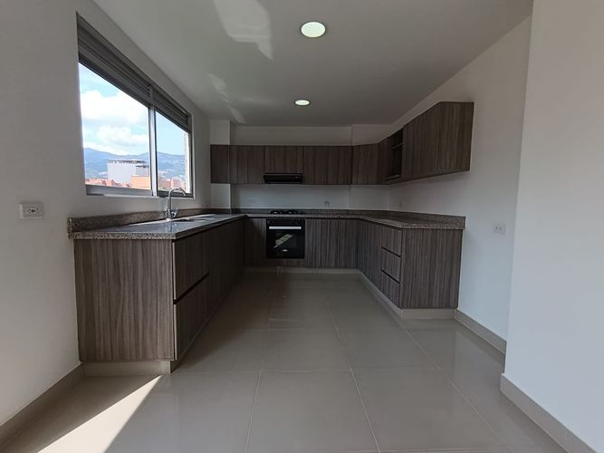 Apartamento de 3 alcobas en arriendo en La Castellana, Medellín, 134 m² · foto 2 de 20