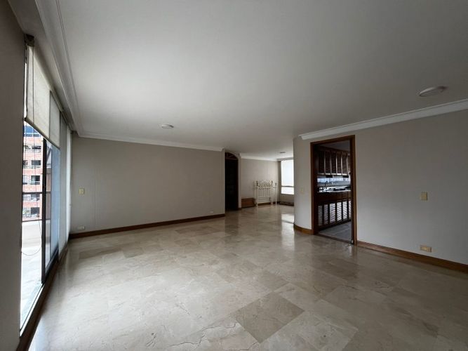 Apartamento de 3 alcobas en arriendo en Patio Bonito, Medellín, 144 m² · foto 2 de 24